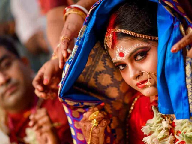 How to Select Pictures for Your Bengali Wedding Album – A Curated Guide for Couples​